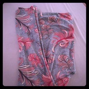 LuLaRoe tall & curvy whimsy feathers leggings